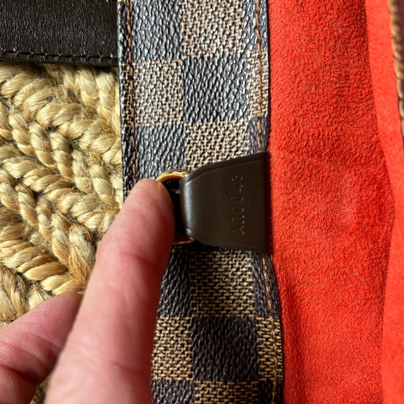 Louis Vuitton parioli pm Damier
Ebene Handbag - Picture 5 of 8